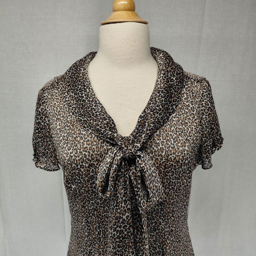 White House Black Market Shear SS V-Neck Blouse Leopard Tie-Front Sz M - Picture 3 of 10